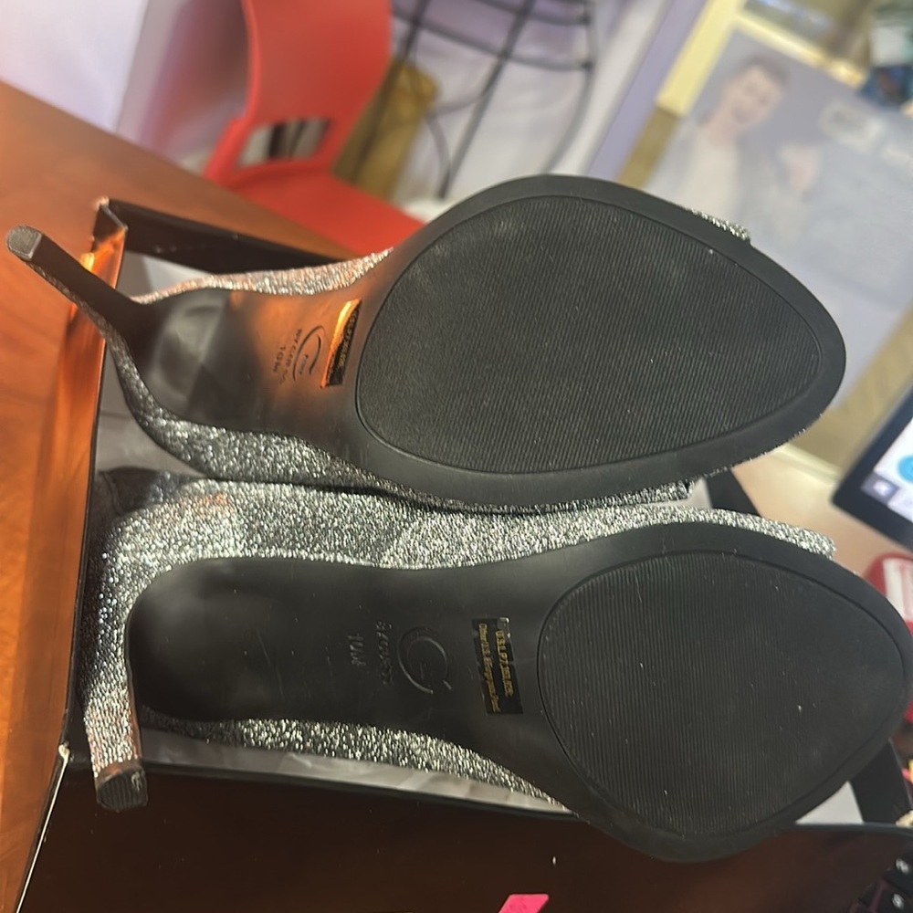 G by Guess High Heels 👠 - Picture 3 of 7